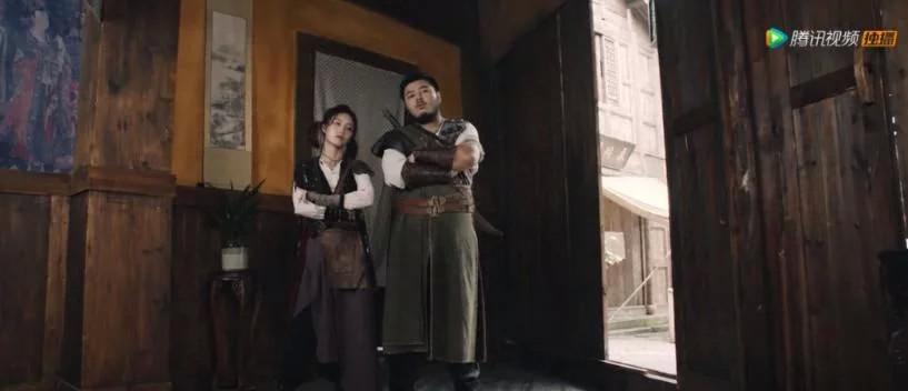 可爱的女生解救