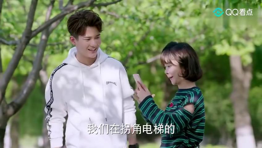 首推联名咖啡,星巴克“大闹天宫”!蜜蜂收卡助力闲置星礼卡回收