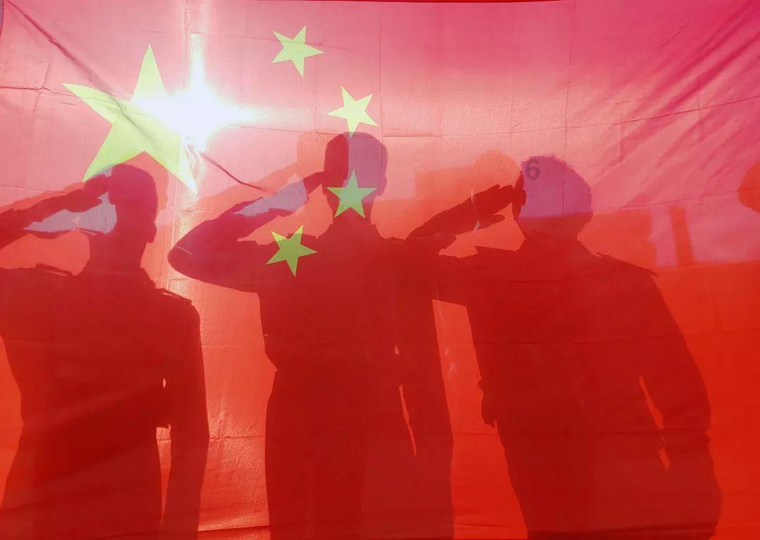 扫地机无法回家发消息告状,妹子查看后:坏咪咪,走开!