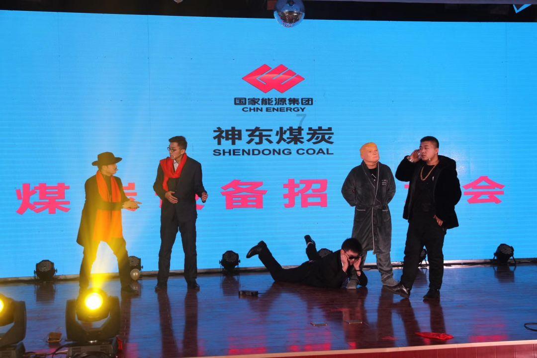 救援白色小猫