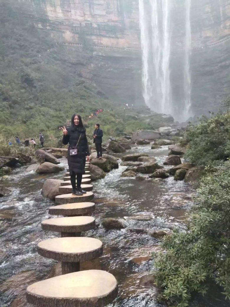 宋茜新歌MV逆袭大翻身！身穿衬衫裙美成小仙女，绝美落泪演技炸裂