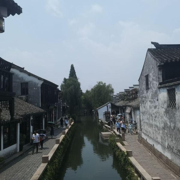 鲜活土特产 吸引八方客