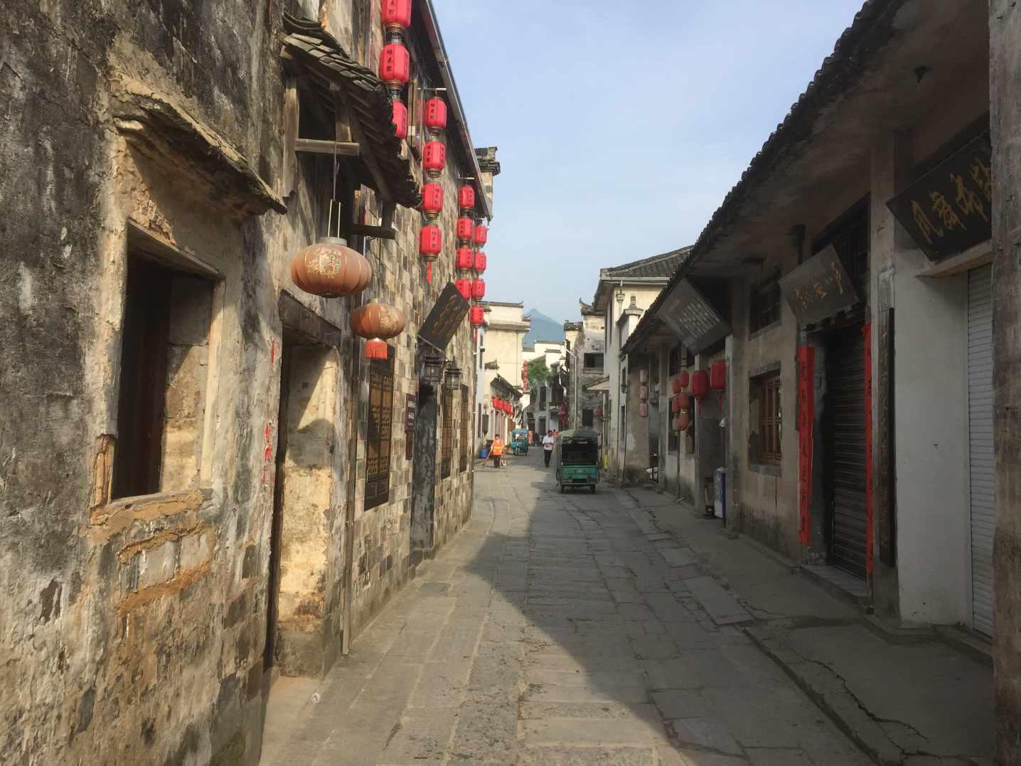 港府抢人才新政：职专生也能留港就业拿永居，试行两年！
