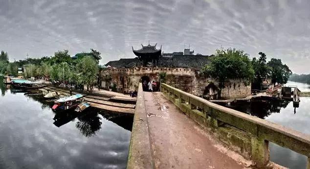 为什么同月不同一天办喜事两家人，前者不能参加后者喜事？游戏画面