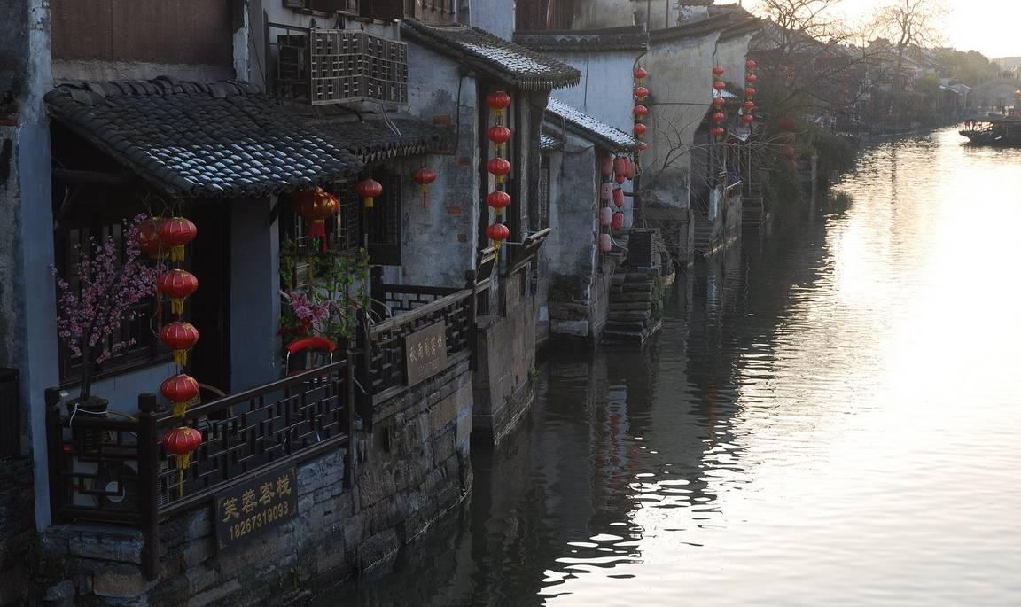 省十四届人大二次会议大理州代表团举行全体会议