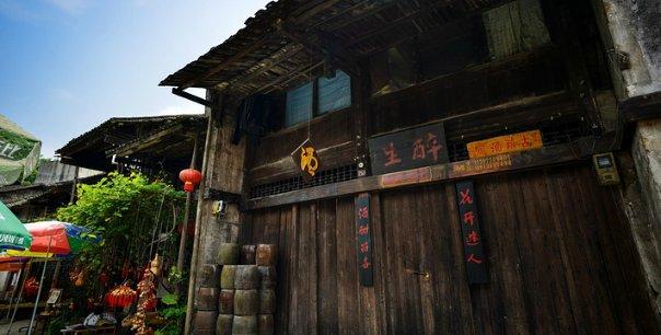 老人徒步30公里迷失方向 民警寒冬暖心救助